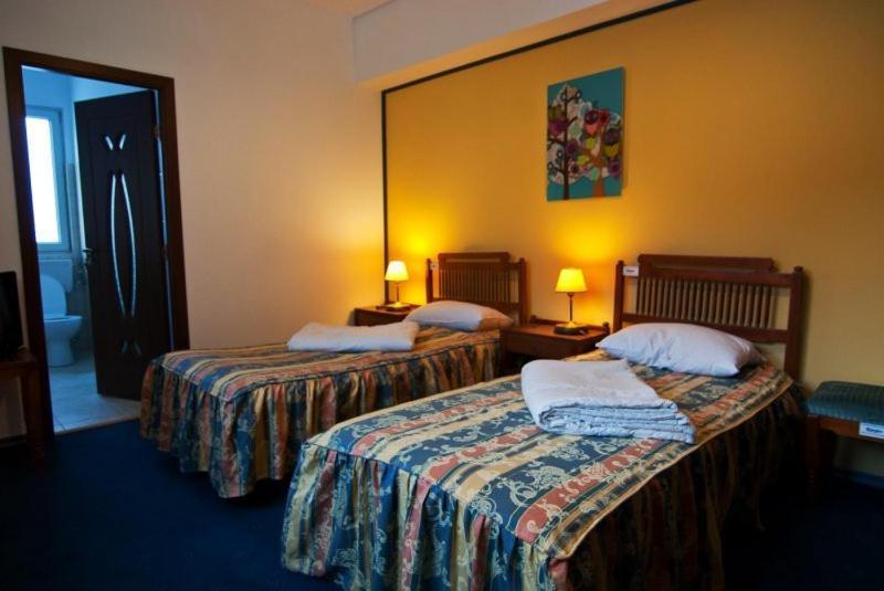 Hotel Astra Braşov Buitenkant foto